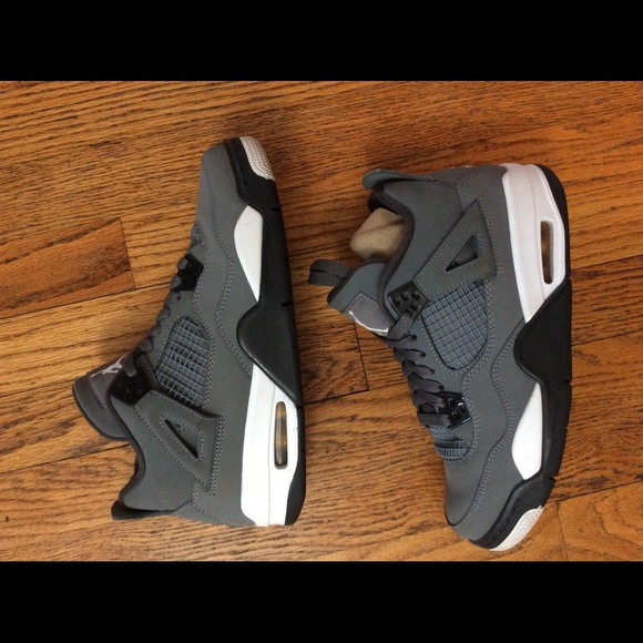 Nike Air Jordan 4 Retro Sneakers - Picture 6 of 10
